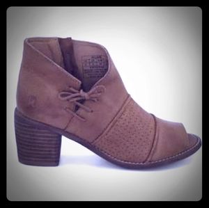🤎NWT• Katherine Open Toe Bootie
